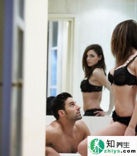 女性操控性爱必学的6个猖狂 招式_为了贩卖我陪客户睡了