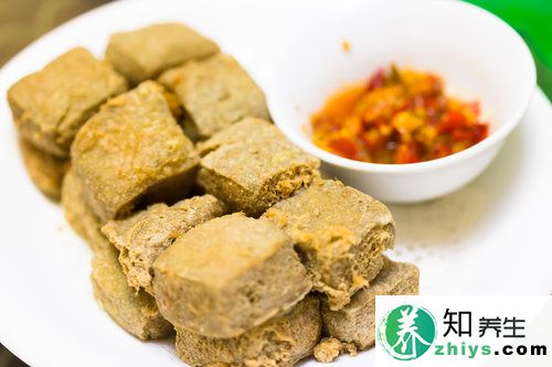 惊！街边小吃危害程度曝光