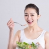 吃饭饮食不规律容易导致结石
